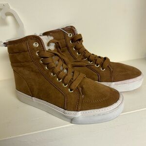 Old Navy; Tan Fur High Tops; S/760041-00; Size: 1 (Little Boy)